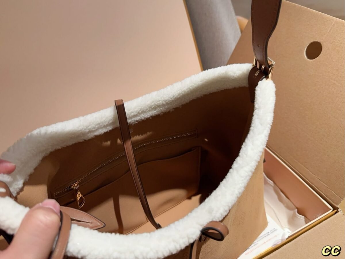 LV NeoNoe Monogram Shearling – Borsa — 8