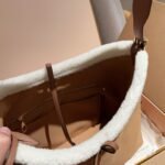 LV NeoNoe Monogram Shearling – Borsa