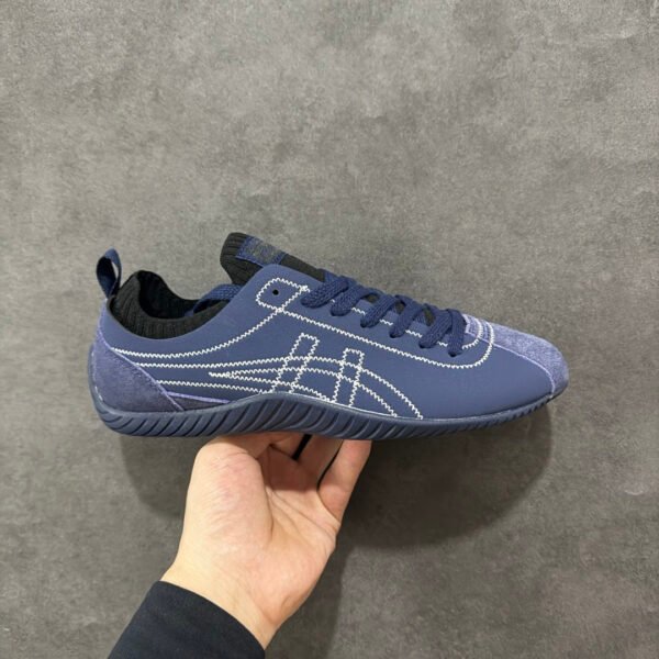```
NK SCLAW - Sneakers
```