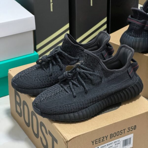 AD Yeezy Boost 350 V2 39 1/3 Black - Sneakers