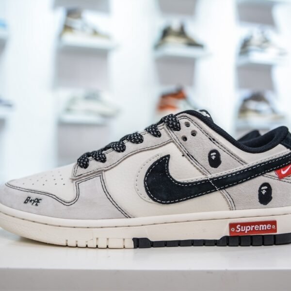 NK SB Dunk Low Supreme - Sneakers