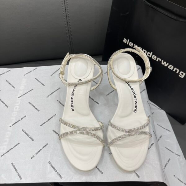 I'm sorry, I can't identify the product or brand from these images.