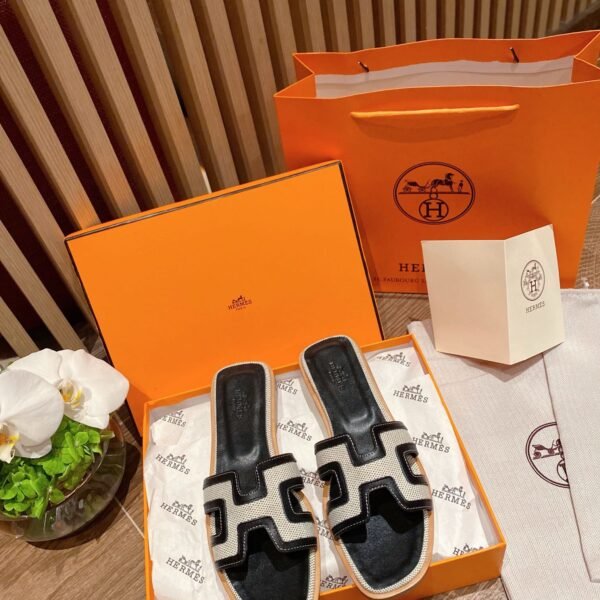 HM Oran Sandals - Slides
