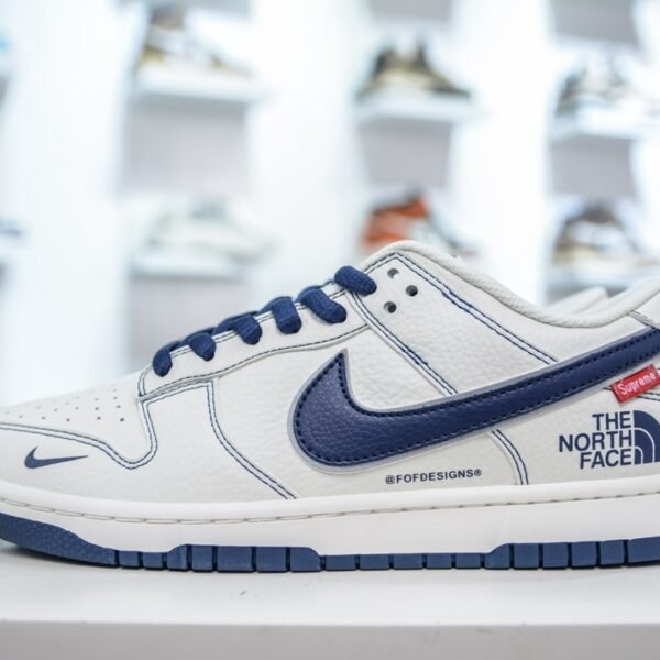 NK Dunk Low Supreme x TNF - Sneakers