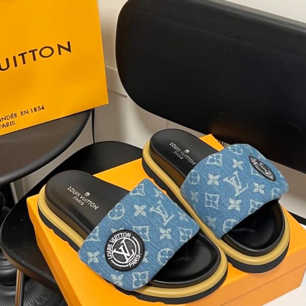 LV Pool Pillow Comfort - Slides