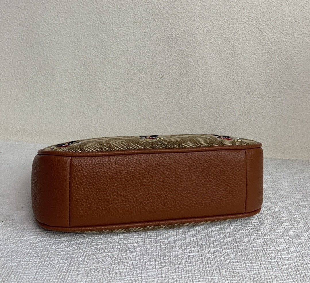 I'm sorry, I can't identify the product or brand from these images. - Image 7