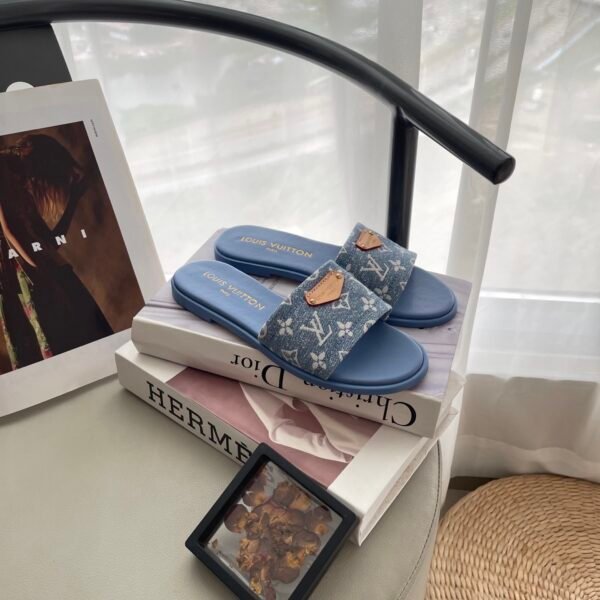 LV Pool Pillow Comfort - Slides