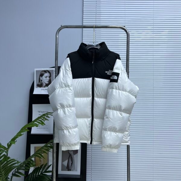 ```  
TNF Nuptse Jacket - Jacket  
```