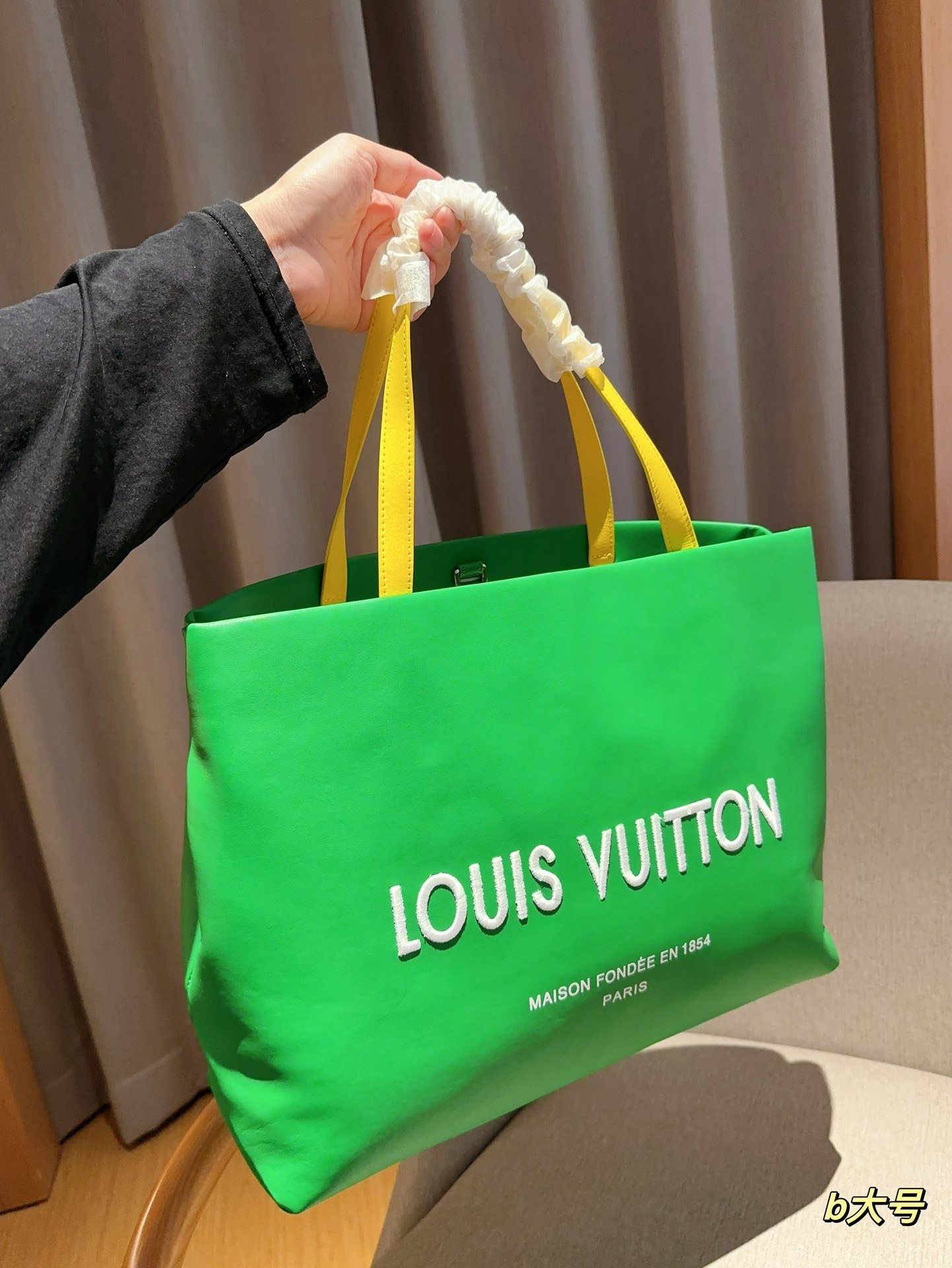 LV OnTheGo GM Orange - Bag - Image 9