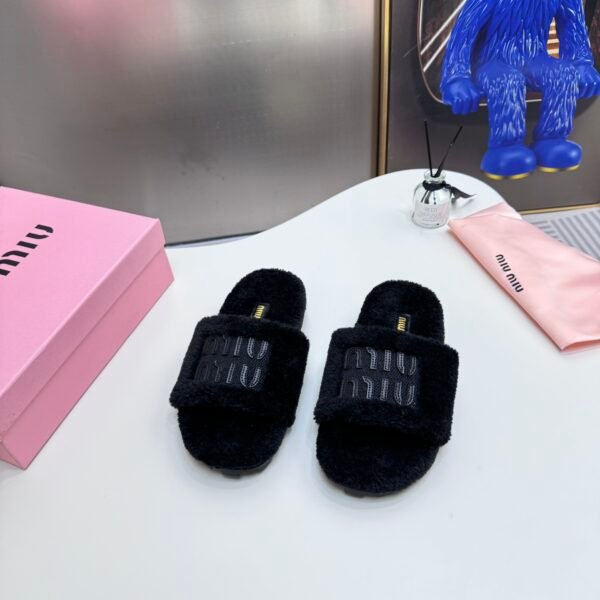 MIU Fuzzy Logo Slippers Black - Slides