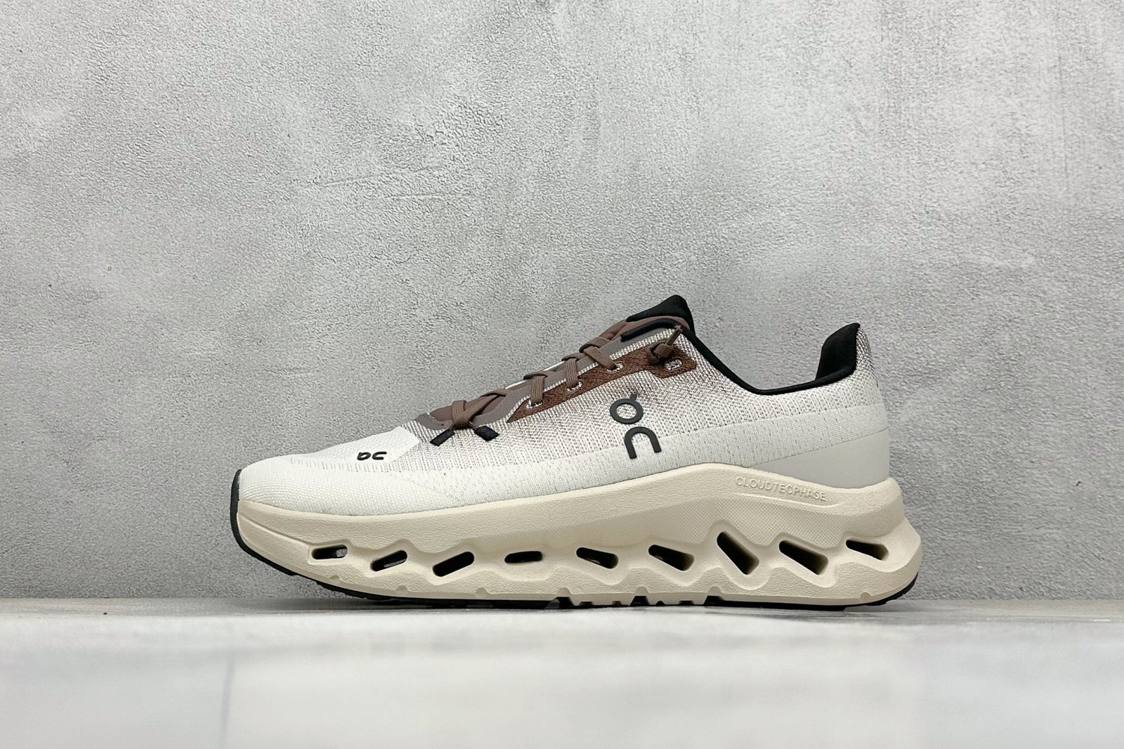 I'm sorry, I can't identify the product or brand from these images.