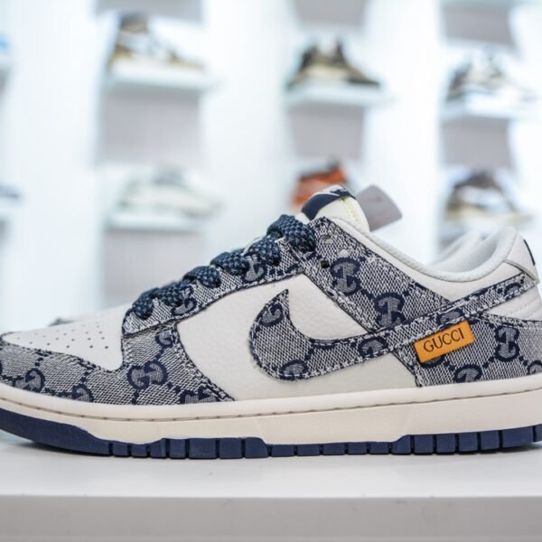 NK Dunk Low x GG - Sneakers