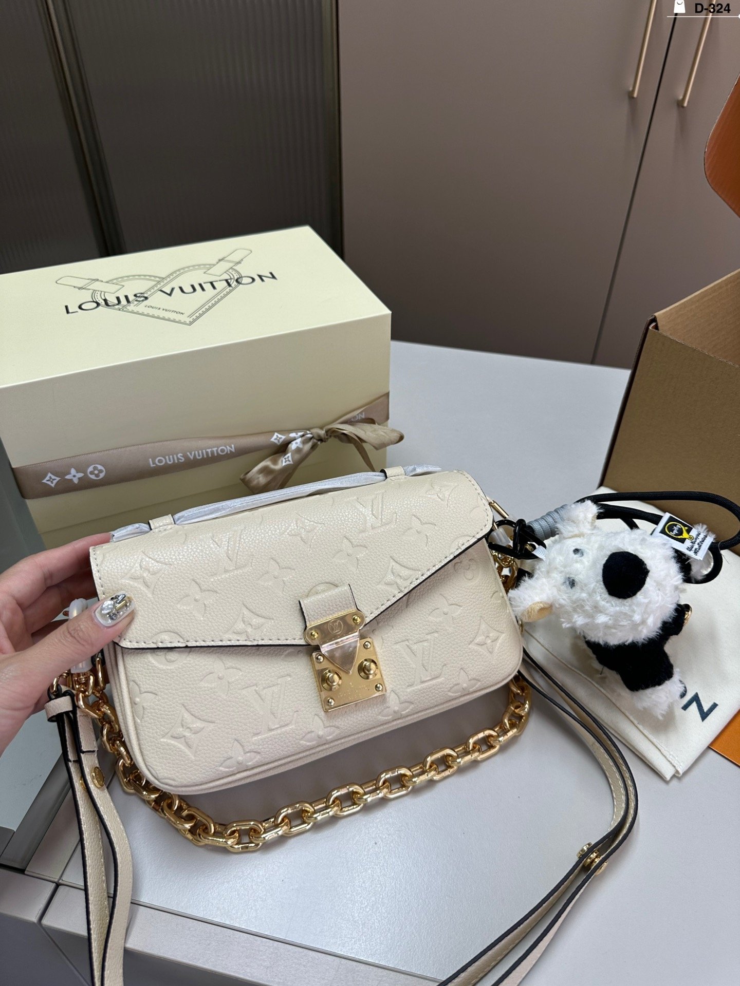 LV Pochette Métis Monogram Empreinte Leather - Bag - Image 2