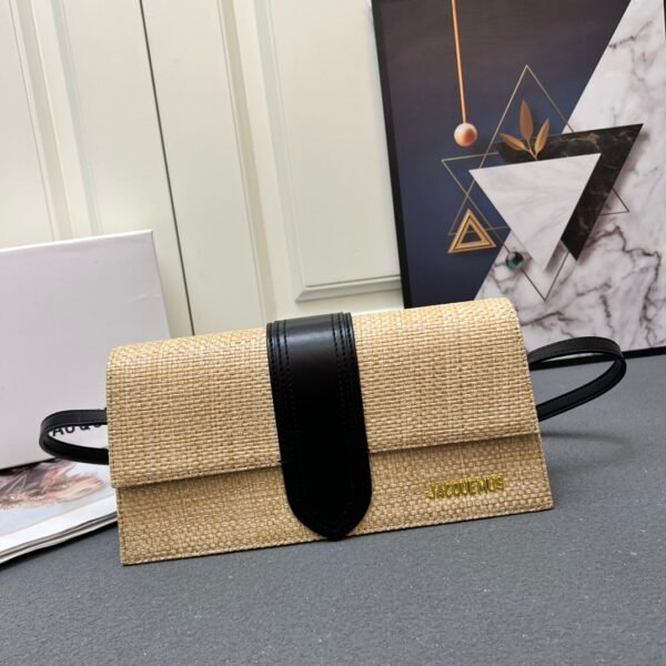 I can't identify the brand or model of this product.