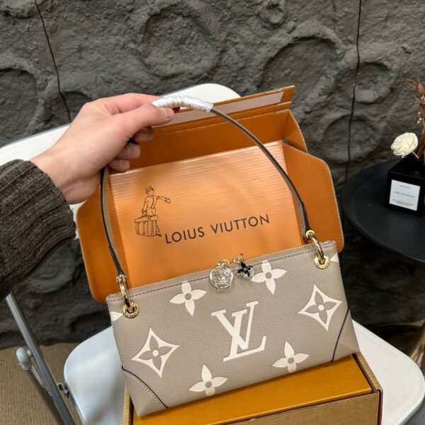 LV Pochette Métis Giant Monogram Empreinte - Bag