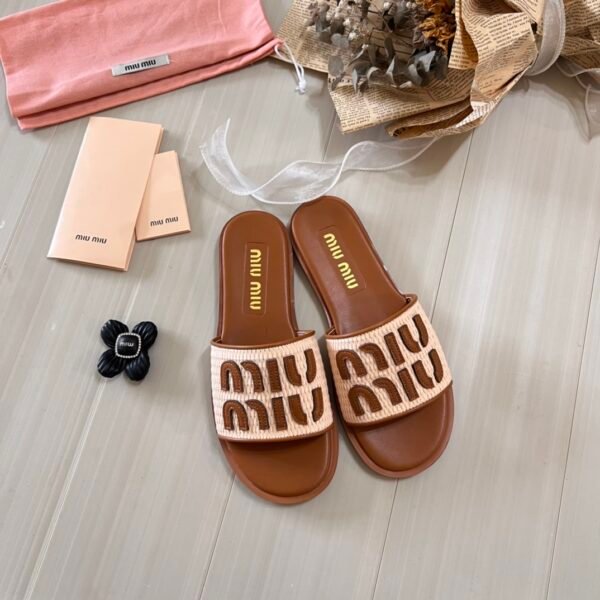 MIU Woven Logo Slides - Slides