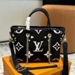 LV Onthego PM – Bag – Gold