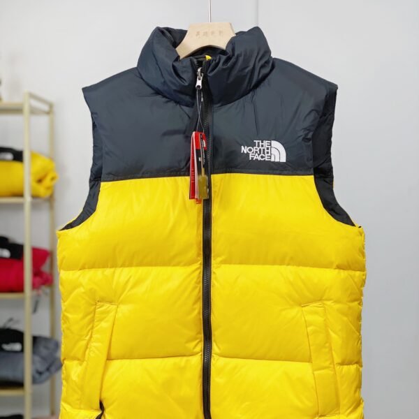 ```TNF Nuptse Vest - Vest```