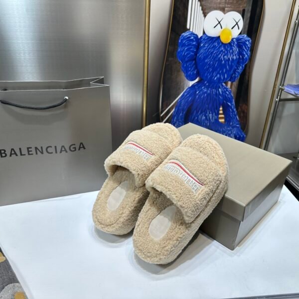 BAL Furry Slippers - Slides