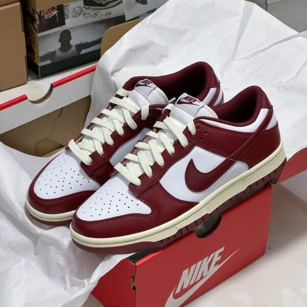 NK Dunk Low Retro Burgundy/White - Sneakers