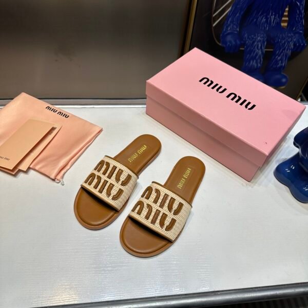 MIU Logo Raffia Slides - Slides