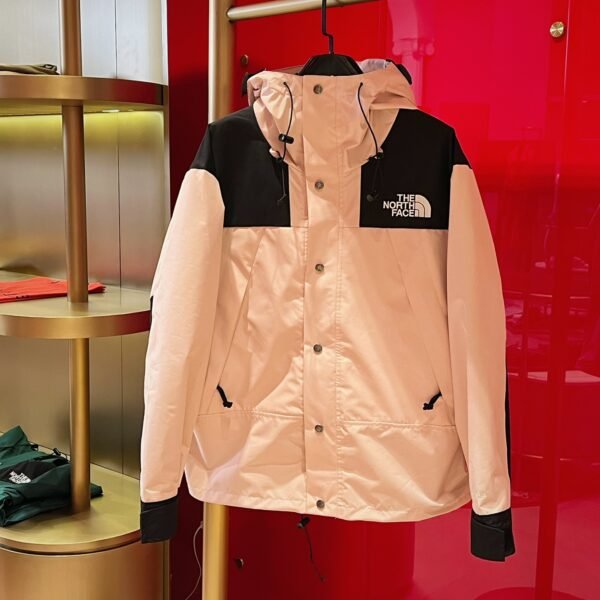```plaintext
TNF 1996 Retro Nuptse Jacket - Jacket
```