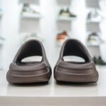 AD Yeezy Slide – Slides – Brown