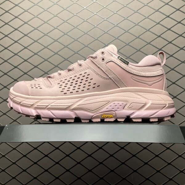 I don't know who this is, but based on the images, here's the product identification:
HK Tor Ultra Low - Shoes