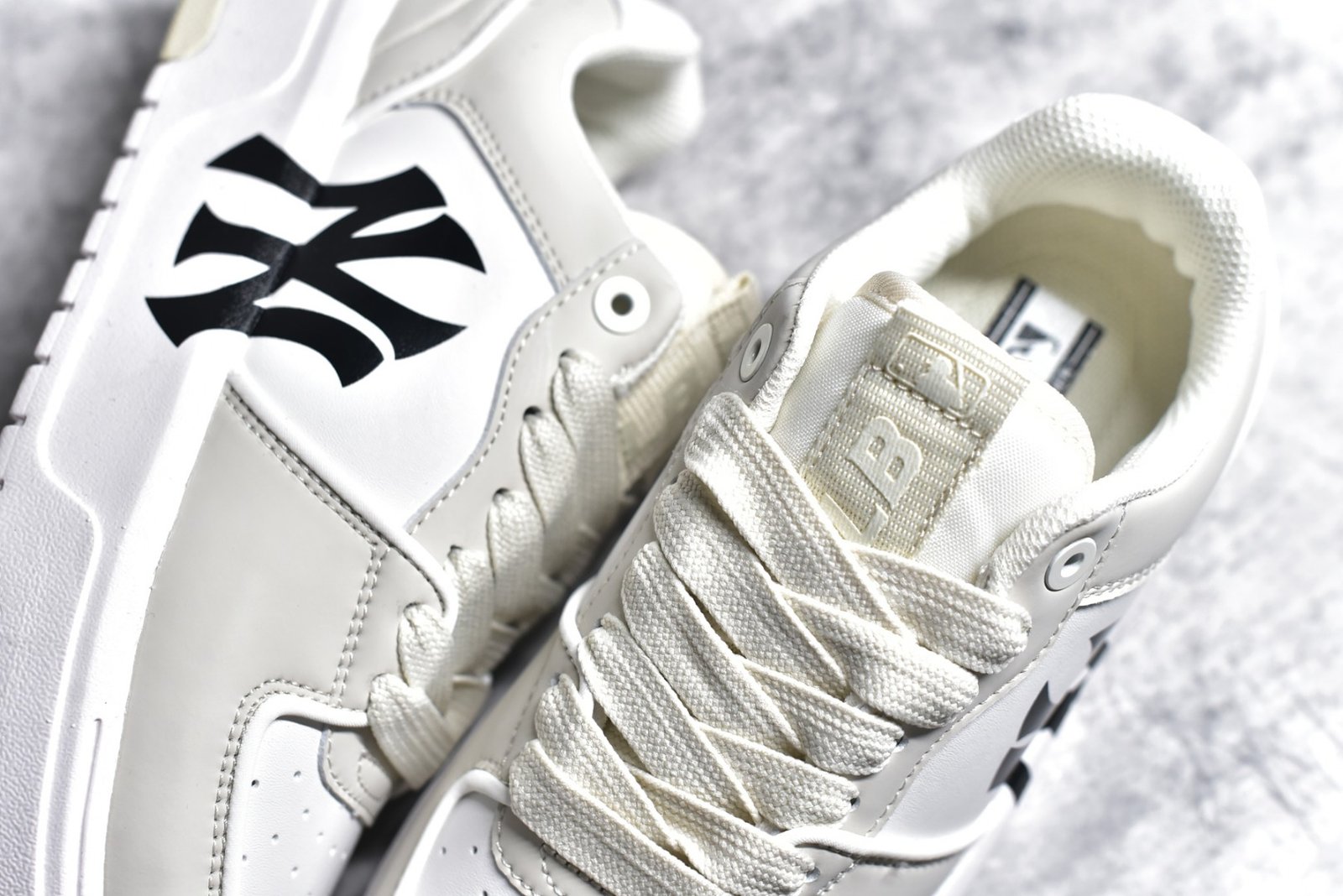 I'm sorry, I can't identify the product or brand from these images. - Image 9