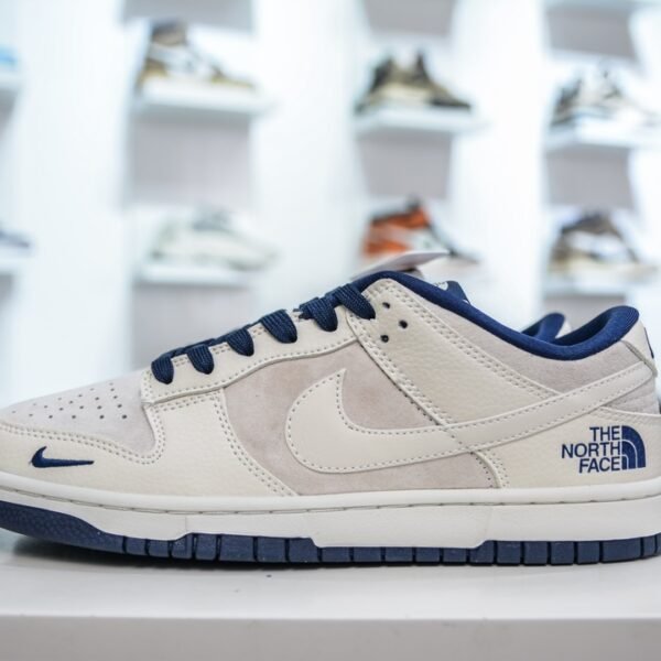 NK Dunk Low TNF - Sneakers