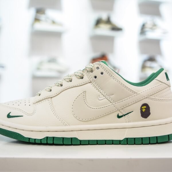 NK Dunk Low x BAPE - Sneakers
