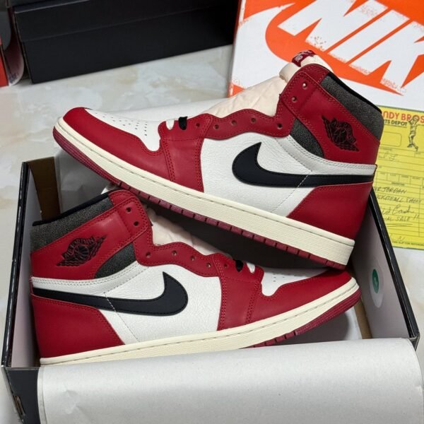 NK Air Jordan 1 Retro High OG Chicago Lost & Found - Sneakers