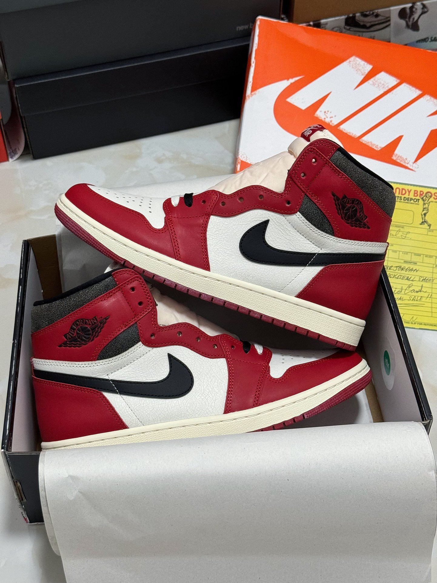 NK Air Jordan 1 Retro High OG Chicago Lost & Found - Sneakers