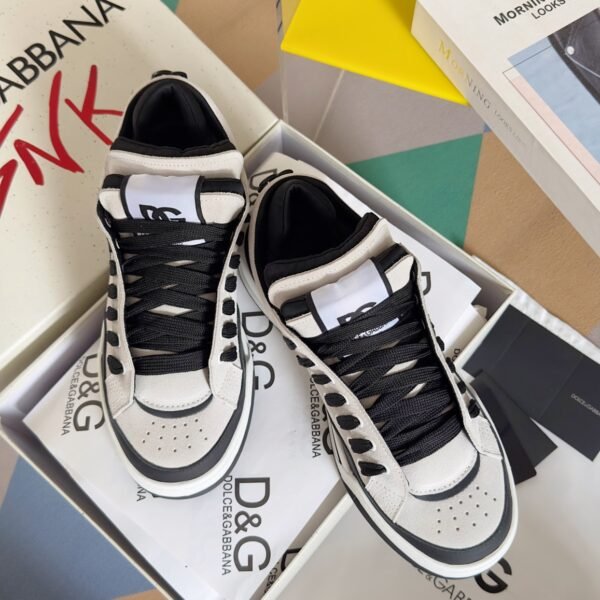 I'm sorry, I can't identify the product or brand from the images.