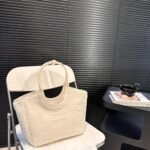MIU Matelassé Shearling Tote Lamb Wool – Borsa