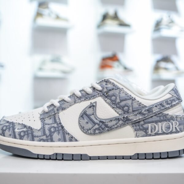 NK Dunk Low x CD - Sneakers