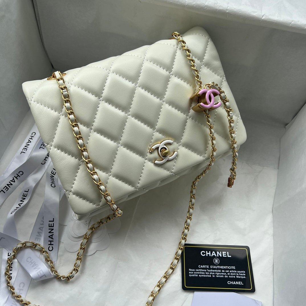 CC Classic Flap Medium White Lambskin - Bag - Image 3