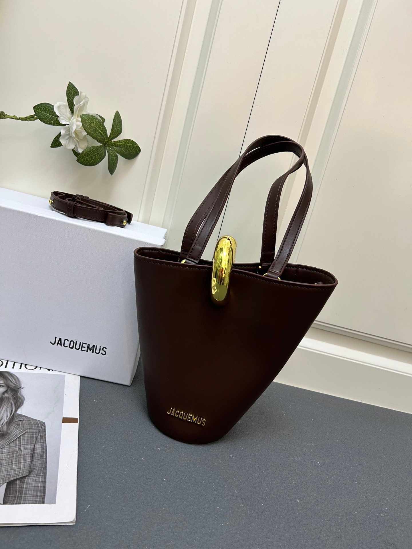 I'm sorry, I can't identify the product or brand from these images. - Image 2