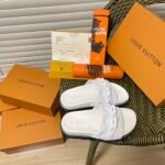 LV Pool Pillow Comfort – Slides