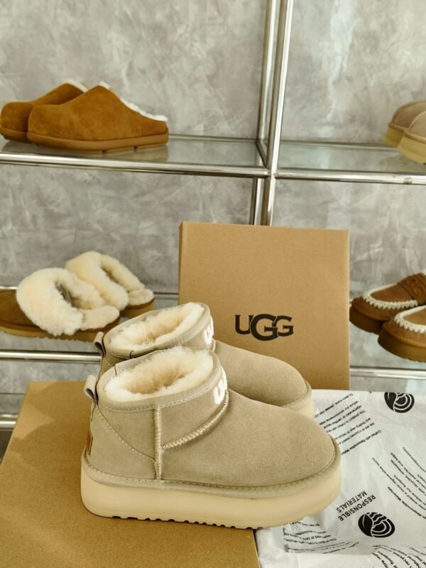 UGG Classic Ultra Mini – Boots – Red