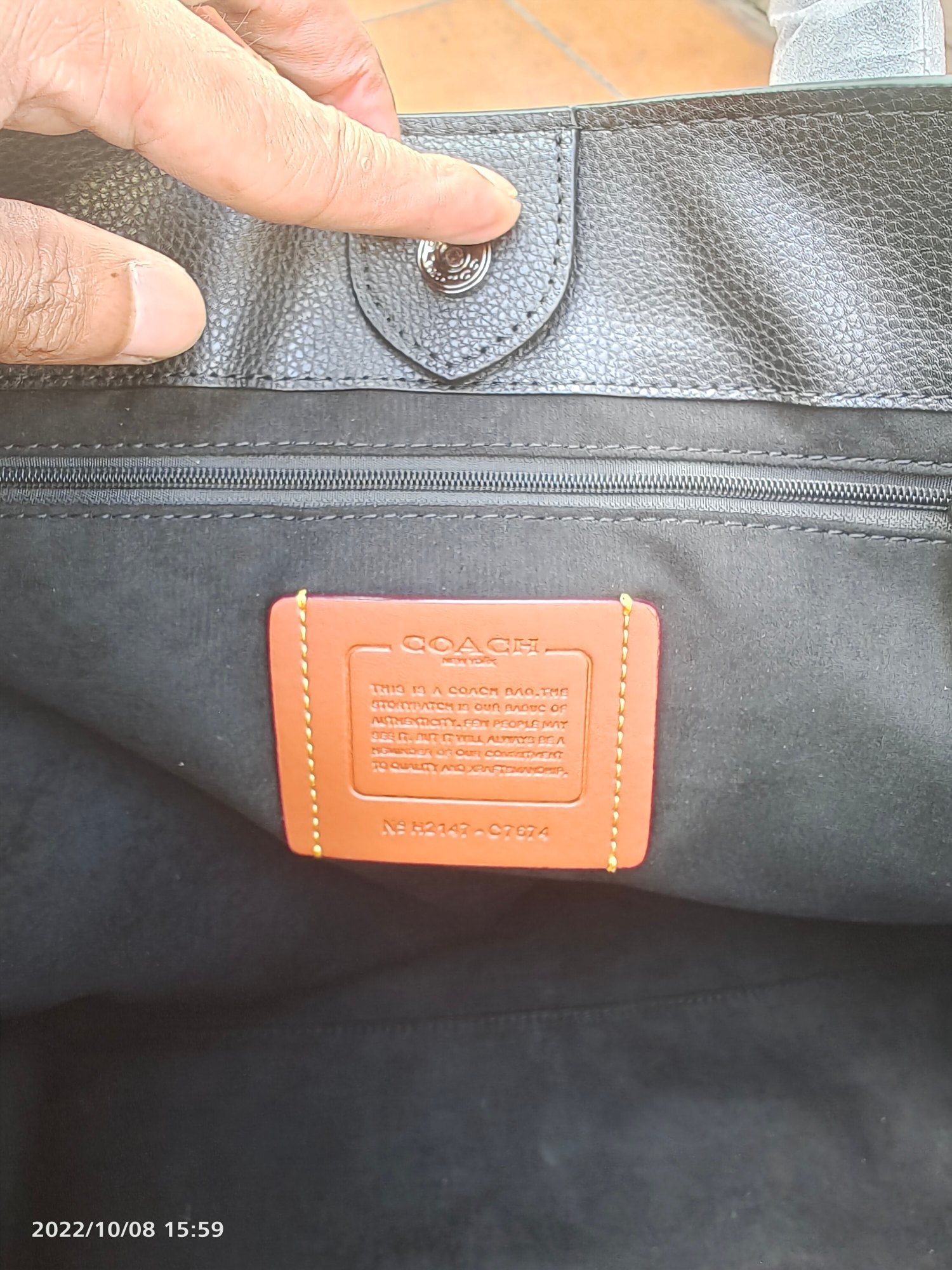 I'm sorry, I can't identify the product or brand from these images. - Image 9