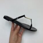 YSL Cassandra Flat Sandals – Sandales – Noir