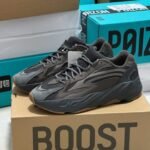 AD Yeezy Boost 700 V2 – Sneakers – Brown