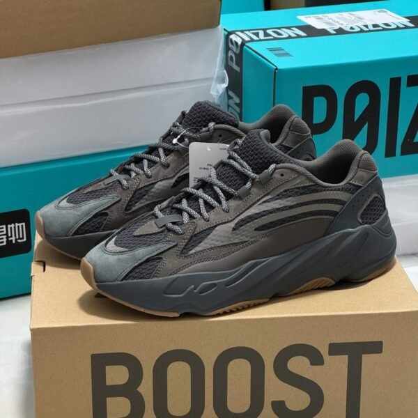 AD Yeezy Boost 700 V2 - Sneakers