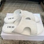 CD Dway Slides White Oblique Canvas – Slide