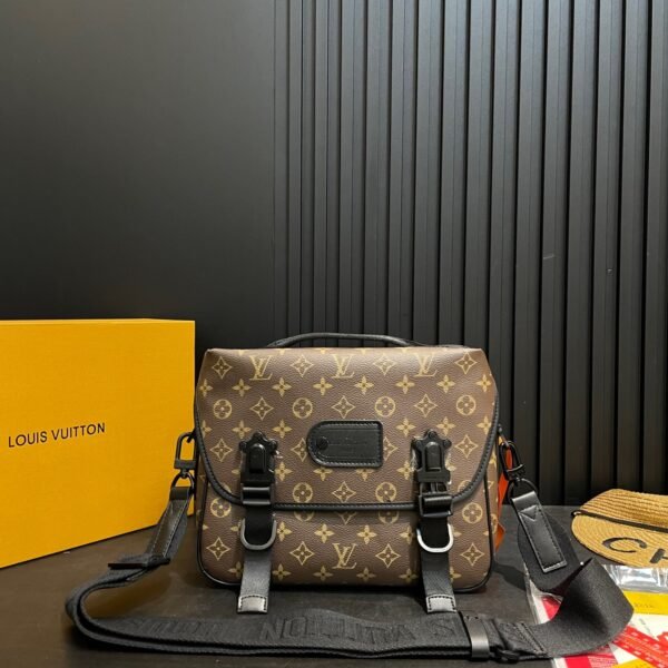 LV Messenger PM Monogram - Bag