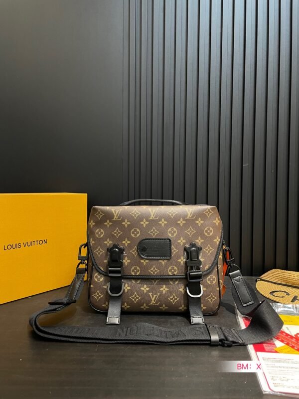 LV Messenger PM Monogram – Tasche