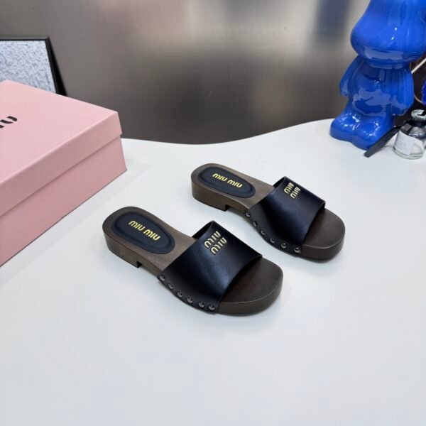 MIU Logo Slides - Slides