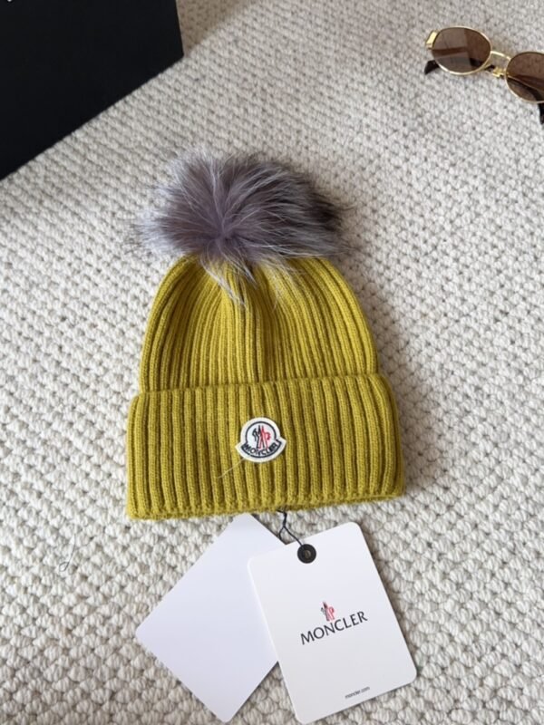 MCL Ribbed Wool Beanie with Fur Pom Pom – Hut