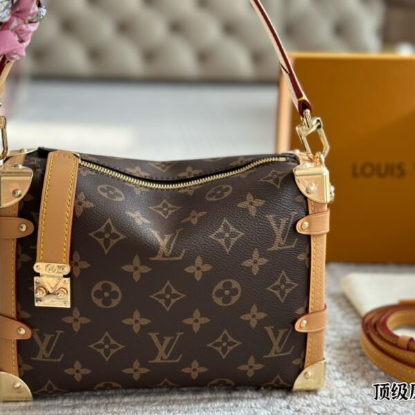 LV Petite Malle Monogram - Bag